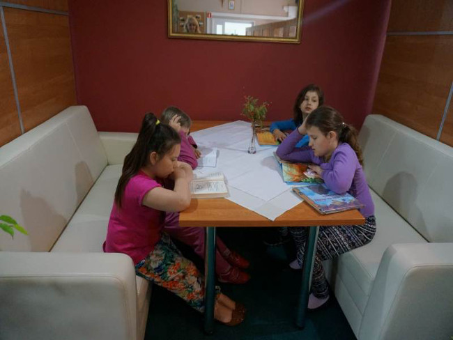 Dugoklasiści w bibliotece w Narwi