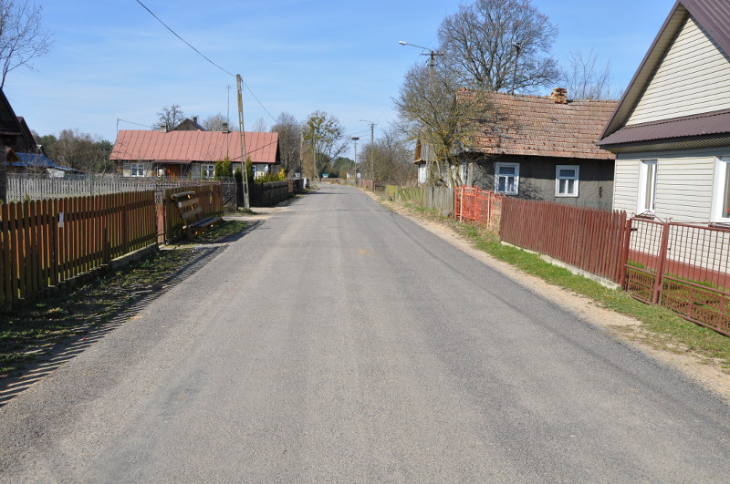 Przebudowana droga we wsi Łopuchówka